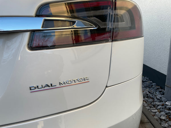 Dual Motor Schriftzug - Tesla Model S, 3, X und Y, E-Mobility Shop